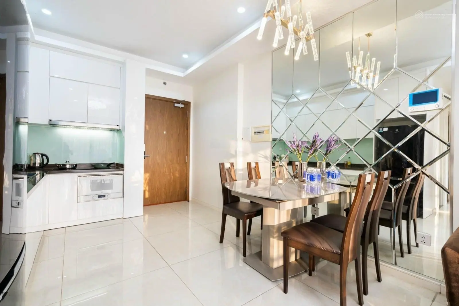 GIÁ 2 TỶ 100 TRIỆU GẤP GẤP BÁN CHUNG CƯ CHÍNH CHỦ THE GOLD VIEW QUẬN 4, 2PN, 2WC, DT 75M