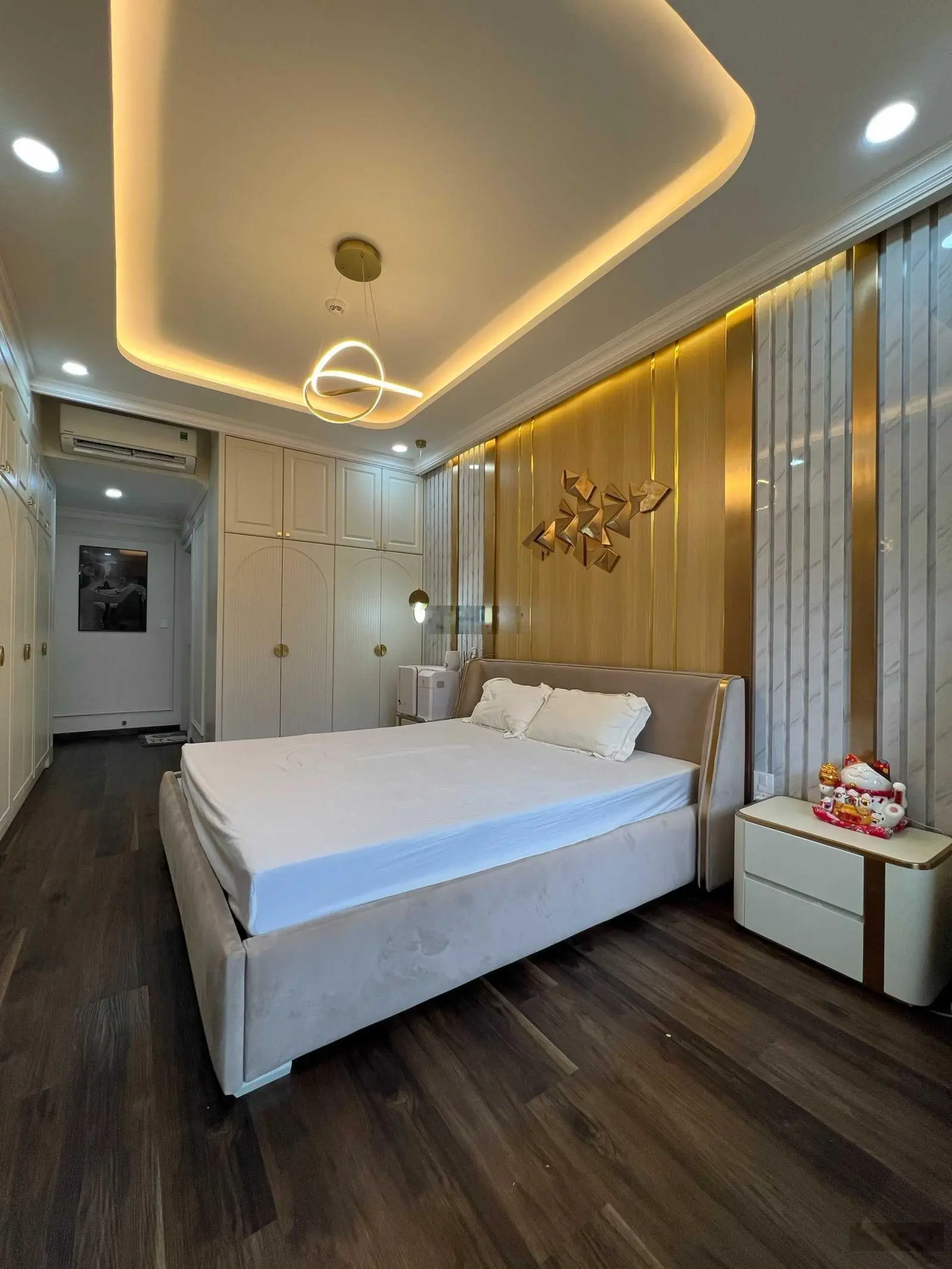 Chính Chủ cần bán căn biệt thự trên không 10x20, DT 198m2,3PN,2WC, 1PN tiện ích. LH 0968 903 ***