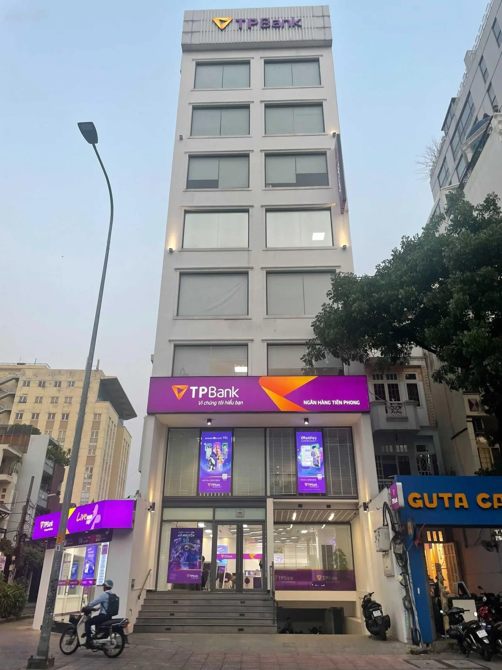 Bán Tòa nhà MTĐ Hoàng Văn Thụ, P.15, Q. Phú NhuậnDT = 138m2. Giá chỉ : 60 tỷ (TL):