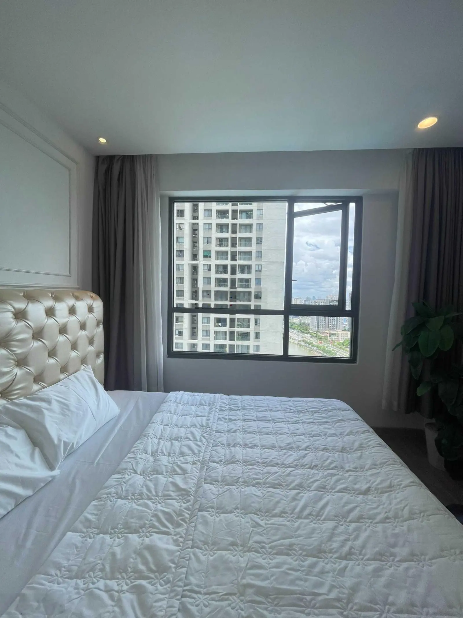 Cần bán căn hộ Xi Grand Court, 70m2 4,3tỷ 80m2 5tỷ/ 90m2 5,5 tỷ view thoáng nhà đẹp. LH 0932 248 ***