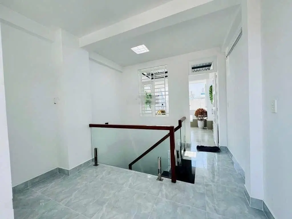Cô Hoa cần tiền bán gấp nhà Cao Thắng-P5-Q3, gần bệnh viện Từ Dũ. 3tỷ960/77m2 đang cho thuê 26triệu
