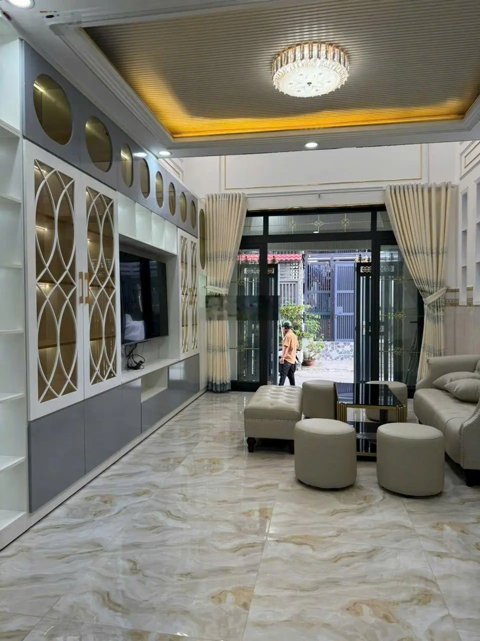 Nhà mới 4 tầng 4 phòng 5 wc - Tặng full nội thất - Xe hơi đậu trong nhà - Hoàn công đủ -Dân trí cao
