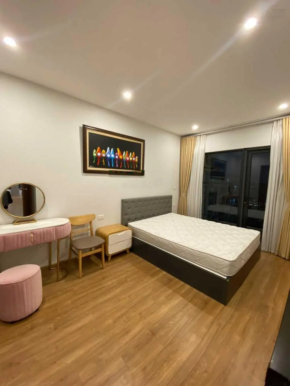 Chính chủ bán căn 100m2, 3N2W, tầng thấp, ban công ĐN, sẵn sổ, nội thất cơ bản, giá bán 7 tỷ