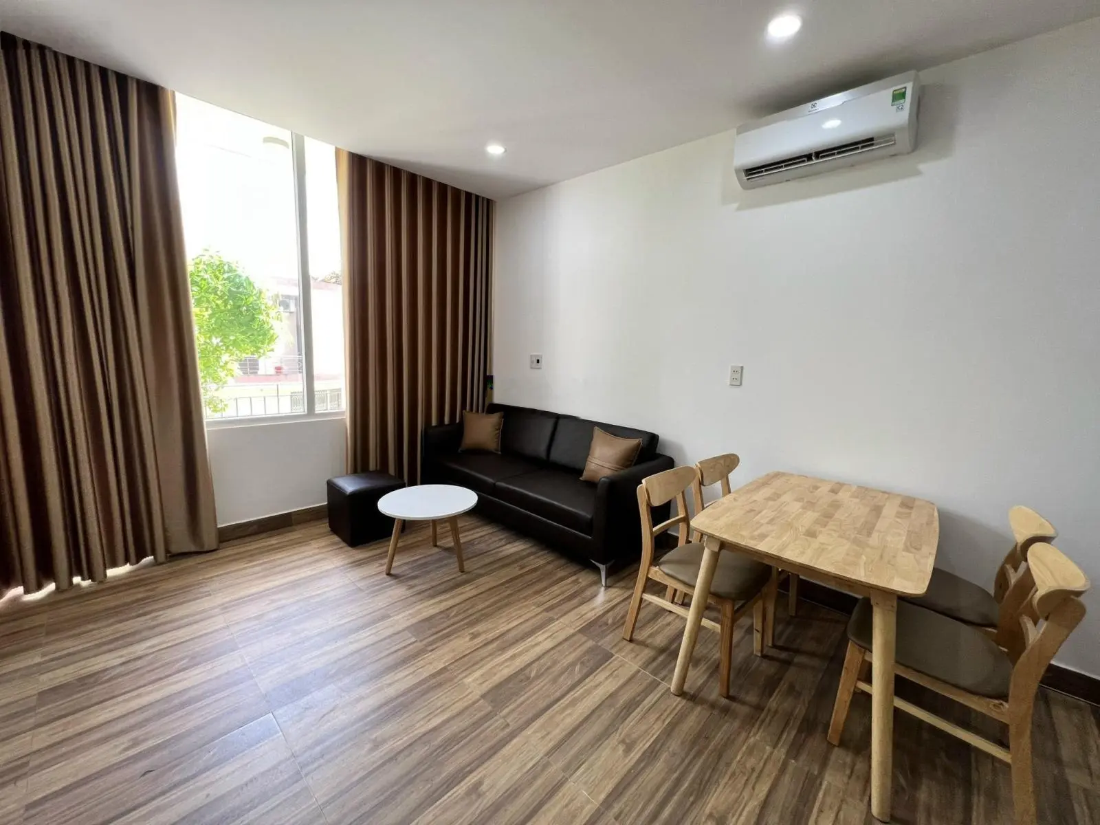 Bán căn hộ - thang máy lô góc 200m2 thu nhập 180tr/th vài bước ra công viên Biển Đông - Sơn Trà