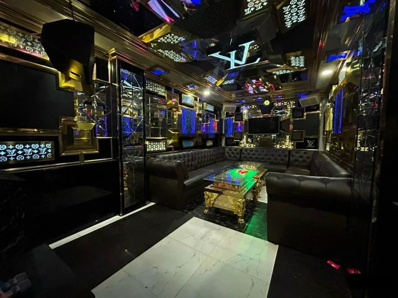 Bán nhà 2 mặt tiền karaoke (8x23m 8 tầng có 26 phòng 48 tỷ), đường Huỳnh Tấn Phát, Tân Phú, Quận 7