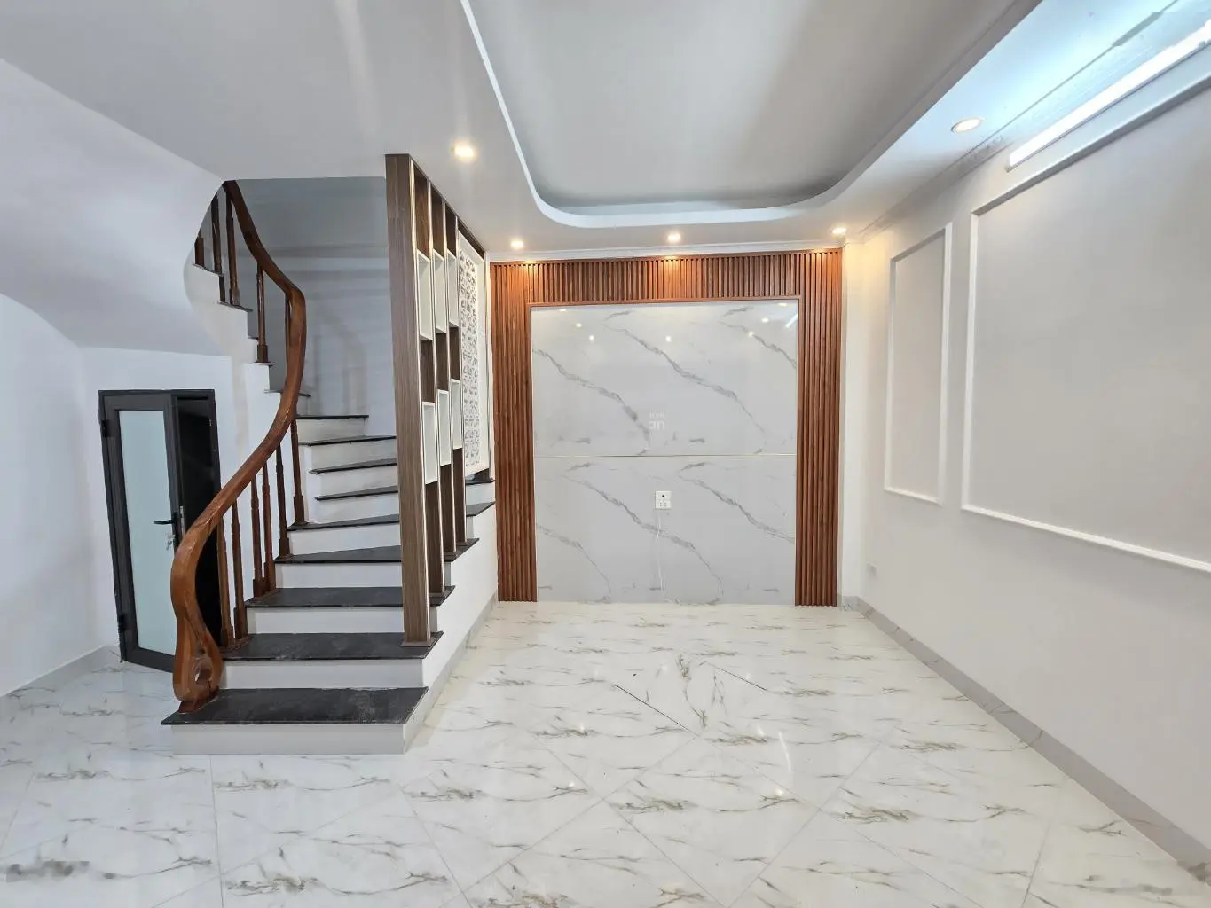 Nhà Đông Thiên, gần ô tô, 35m2 5 tầng nhà mới, giá 5.85 tỷ
