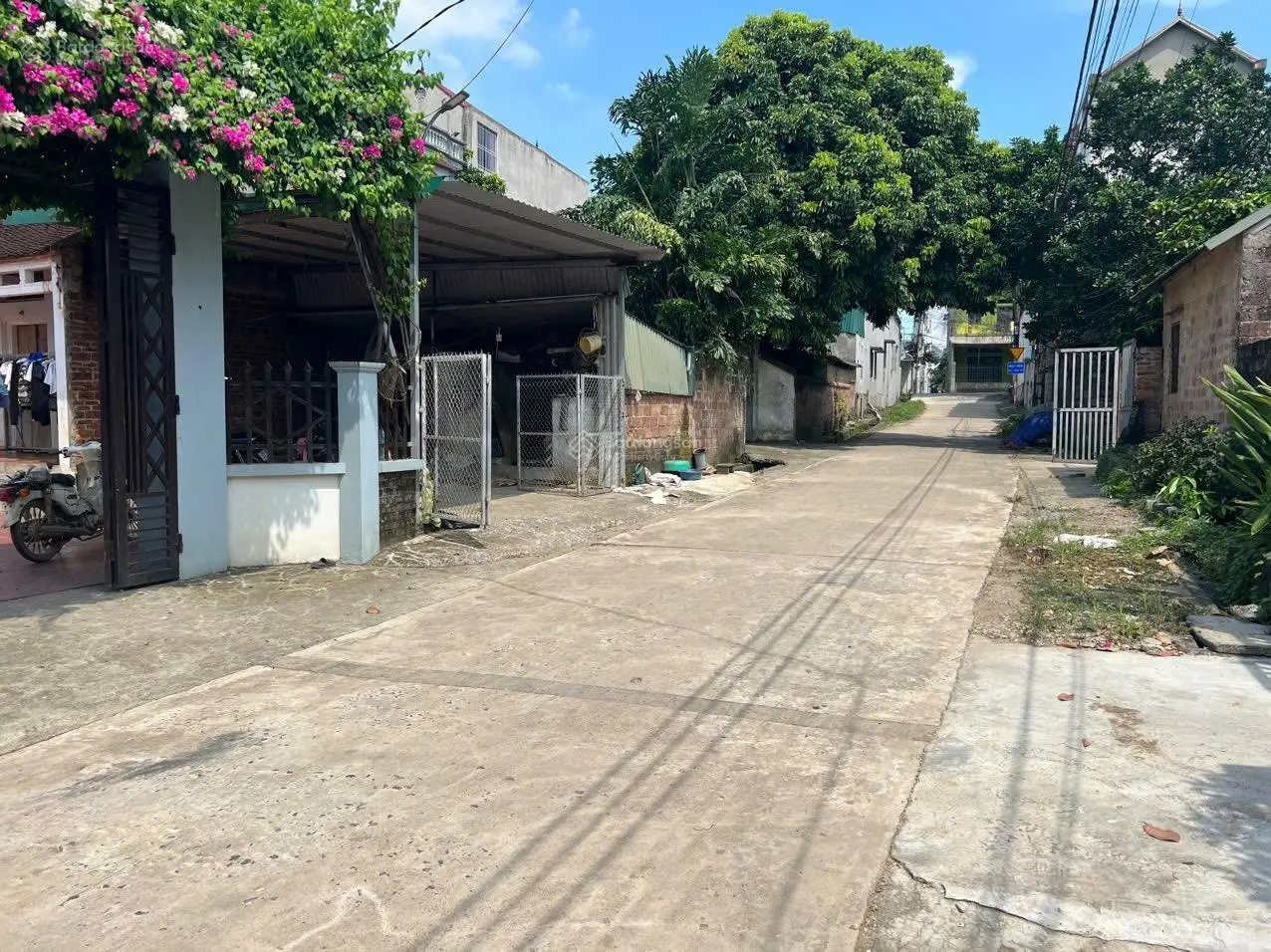 Cần Bán Lô Đất 92,2m2 :Cách Đường TL 412B chỉ 50m - Có thể Kinh Doanh , Đầu Tư , Sẵn Sổ Hồng .