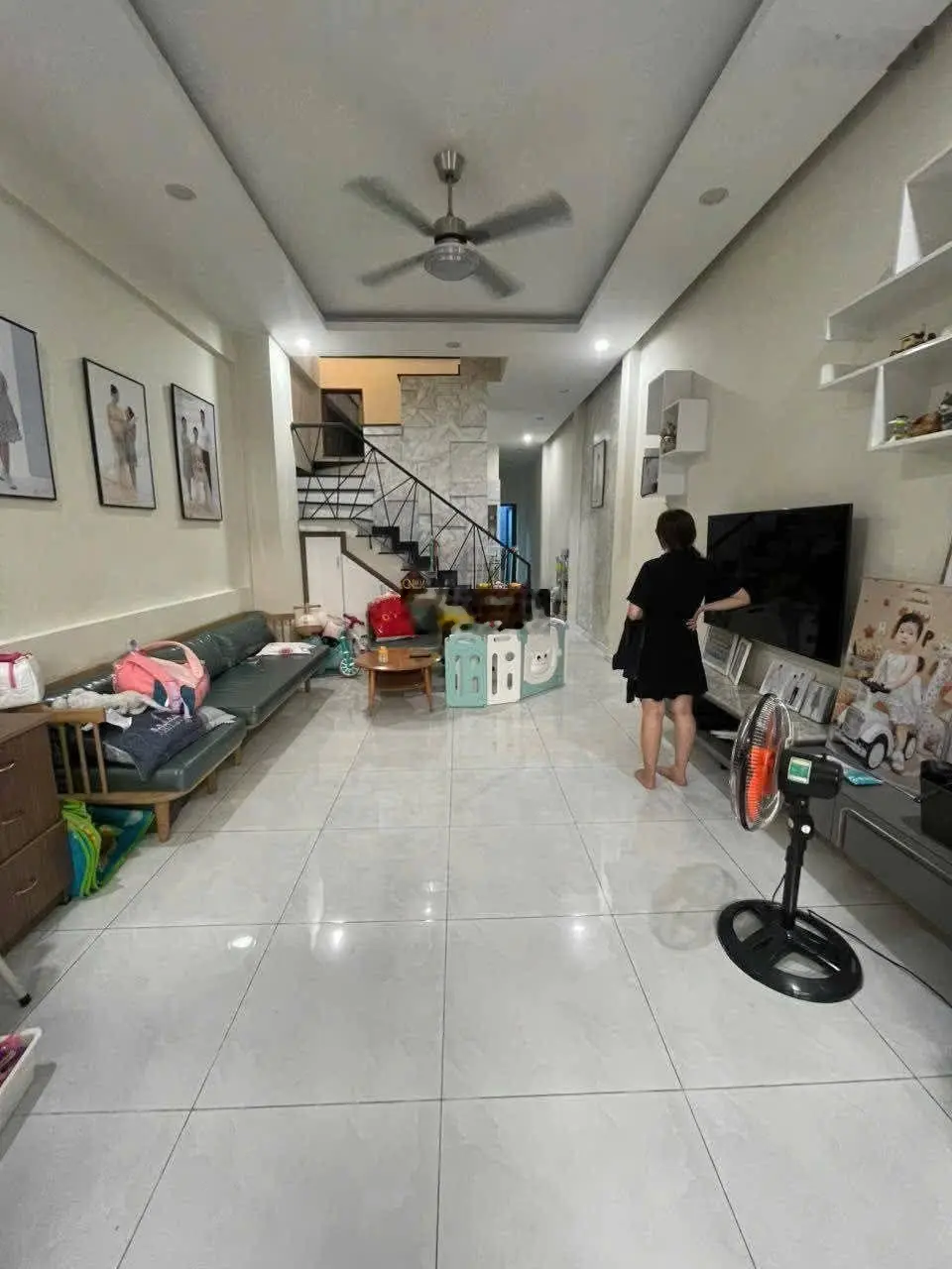 Nhà lầu sân xe hơi gần sân vận động Dĩ An giá 4 tỷ 550 triệu