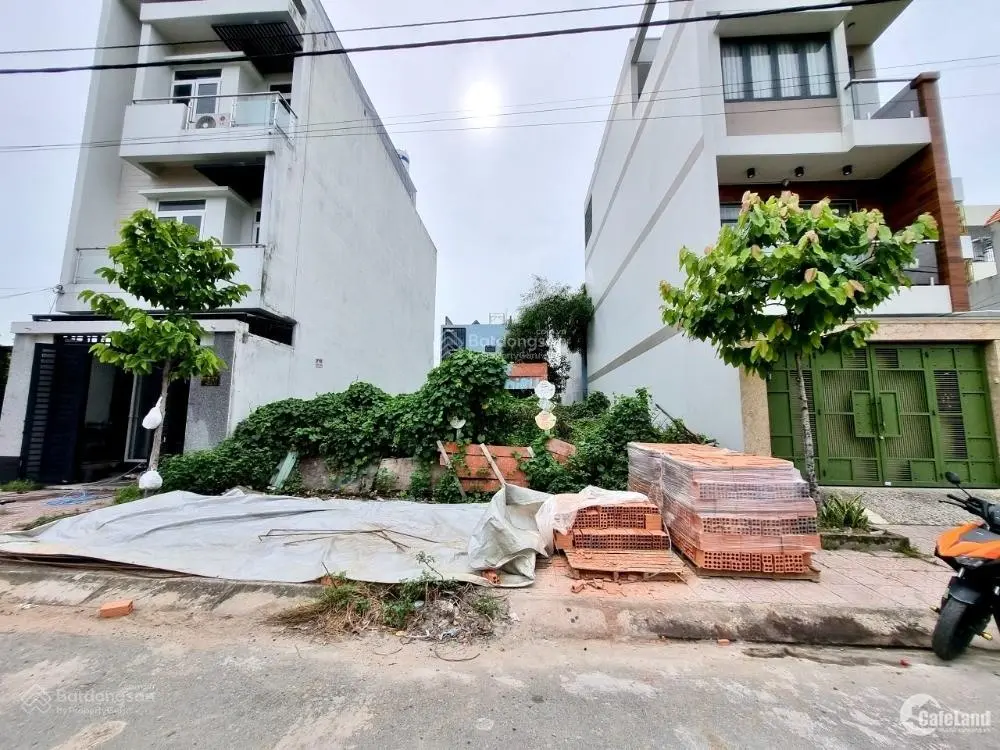Tôi chính chủ cần bán đất đường Lê Bôi p7 Q8 - giá 2tỷ8/80m2.Sổ riêng , Full thổ cư 100%