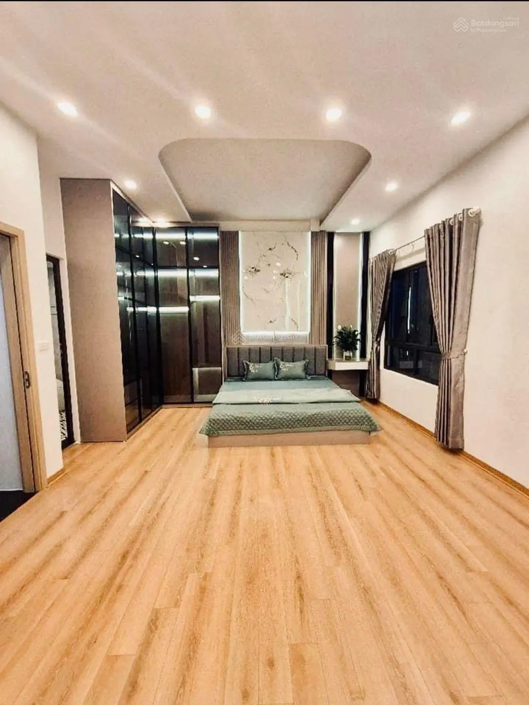 Bán Gấp nhà đẹp 40m2 Cạnh Phố Cổ Linh Ô tô đỗ cửa. Nhà mới hiện đại chỉ 6 tỷ