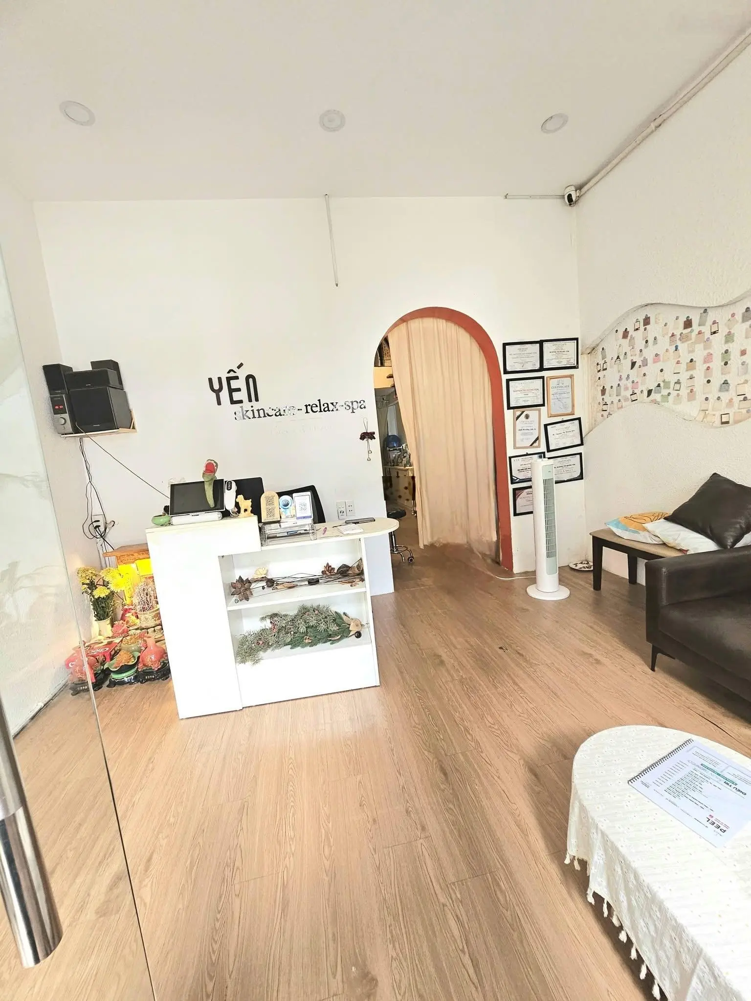 Bán nhà sổ riêng ngay trường học cấp 1,2,3 nguyễn du đang cho thuê làm spa
