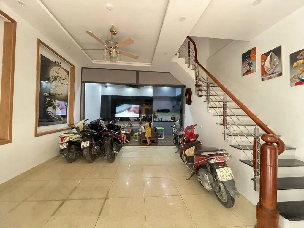 Lô góc 3 mặt thoáng - nhà dân xây đẹp ở luôn - 30m ra mặt phố đình thôn ô tô tránh vỉa hè kinhdoanh