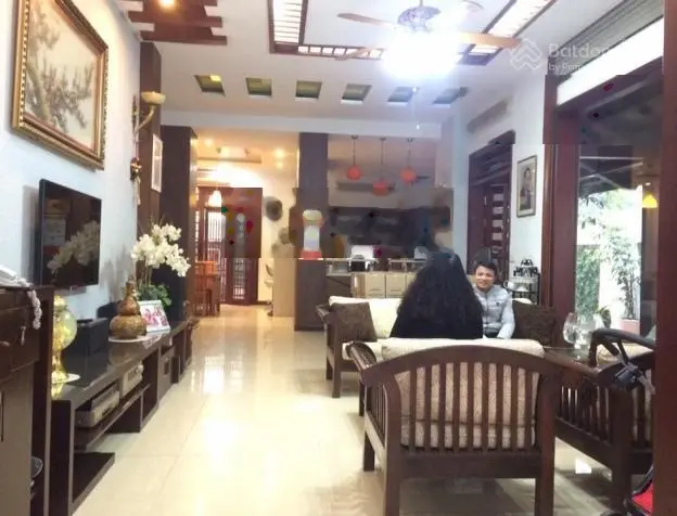 Bán biệt thự bán Đảo Linh Đàm 256m2, mặt đường Nguyễn Duy Trinh siêu vip, nội thất đẹp