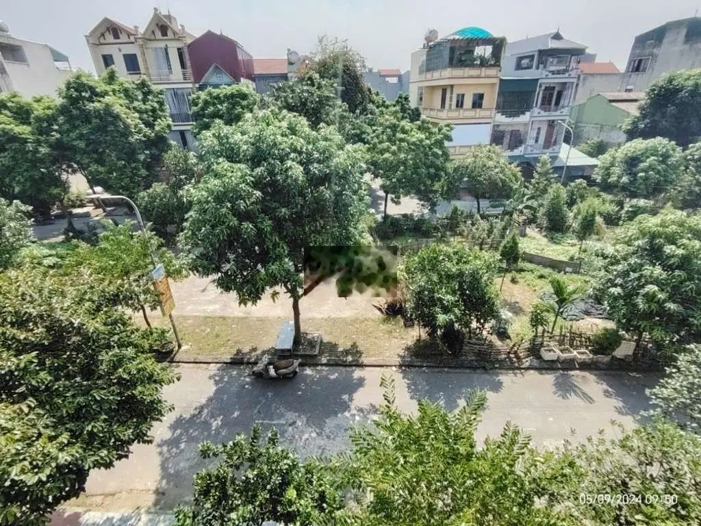 Tái Định Cư Kiêu Kỵ,Chủ xây biệt thự vườn hoa,mặt tiền to,nội thất sịn