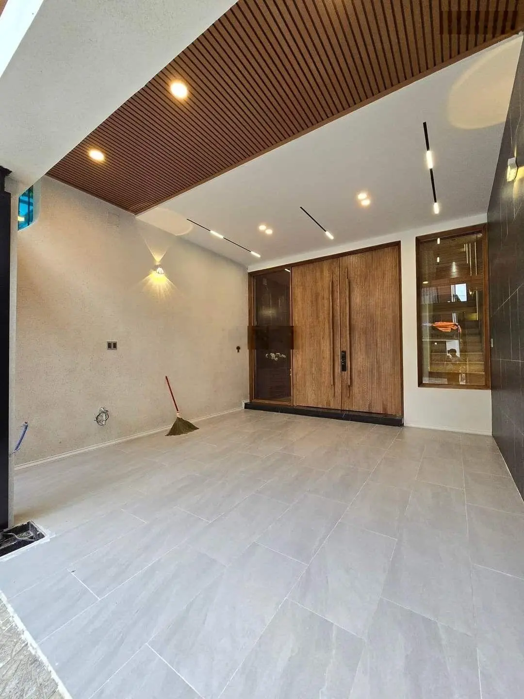 Siêu phẩm MT nhà đẹp BÀU NĂNG -full nội thất ôtô đỗ trong sân .