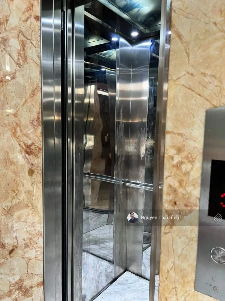 Măt tiền kinh doanh đỉnh, lô góc 2 mặt tiền, kết cấu 5 tầng btct, thang máy 320kg, đường xe tải