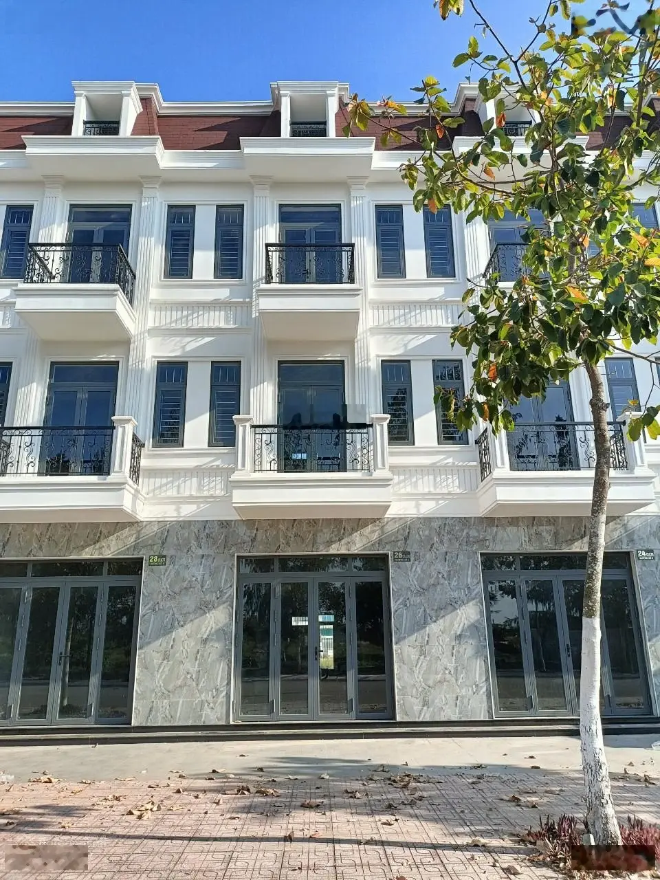 Bán nhà 1 trệt 2 lầu giá 3,6 tỷ mặt tiền đường Số 6, khu đô thị 5A, Phường 4, TP Sóc Trăng