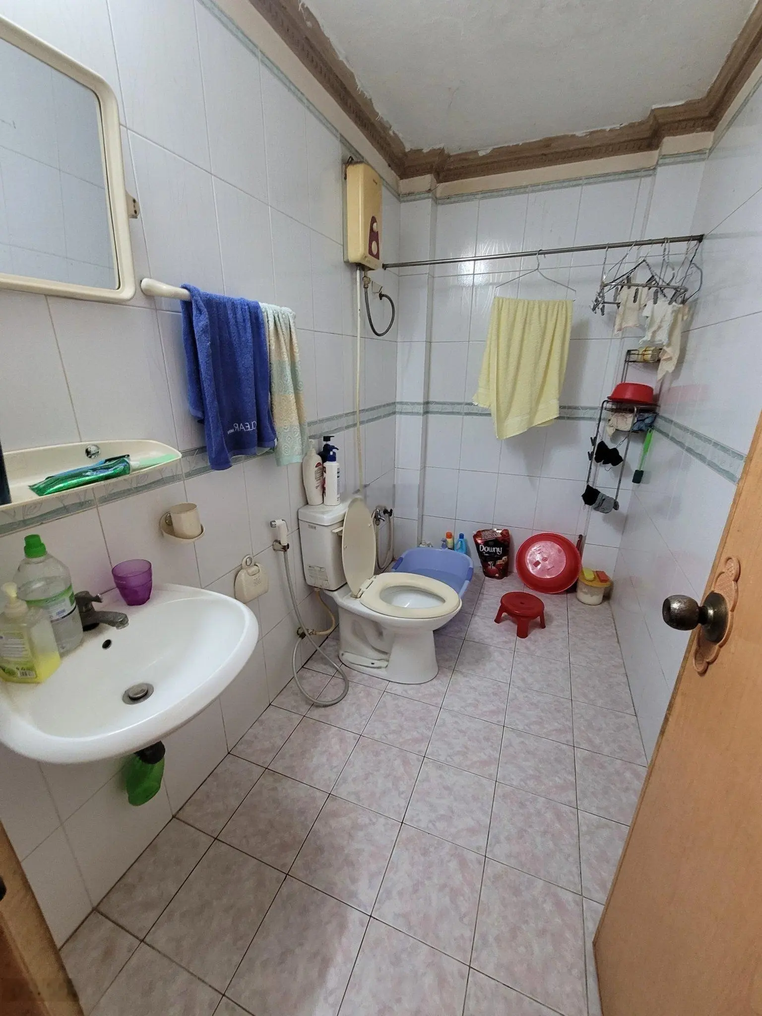 Ngộp giảm mạnh 1 tỷ bán nhà 1 trệt 1 lầu MT đường Nguyễn Trãi ngay ngã tư mồi, P. Dĩ An, Dĩ An