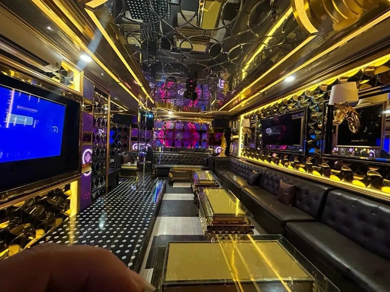 Bán nhà 2 mặt tiền karaoke (8x23m 8 tầng có 26 phòng 48 tỷ), đường Huỳnh Tấn Phát, Tân Phú, Quận 7