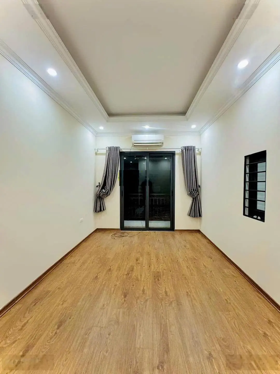 Bán gấp nhà đẹp mặt ngõ thông,nkinh doanh, oto - 4 pn, 4 wc, 38m2, 7 tỷ nguyễn đức cảnh