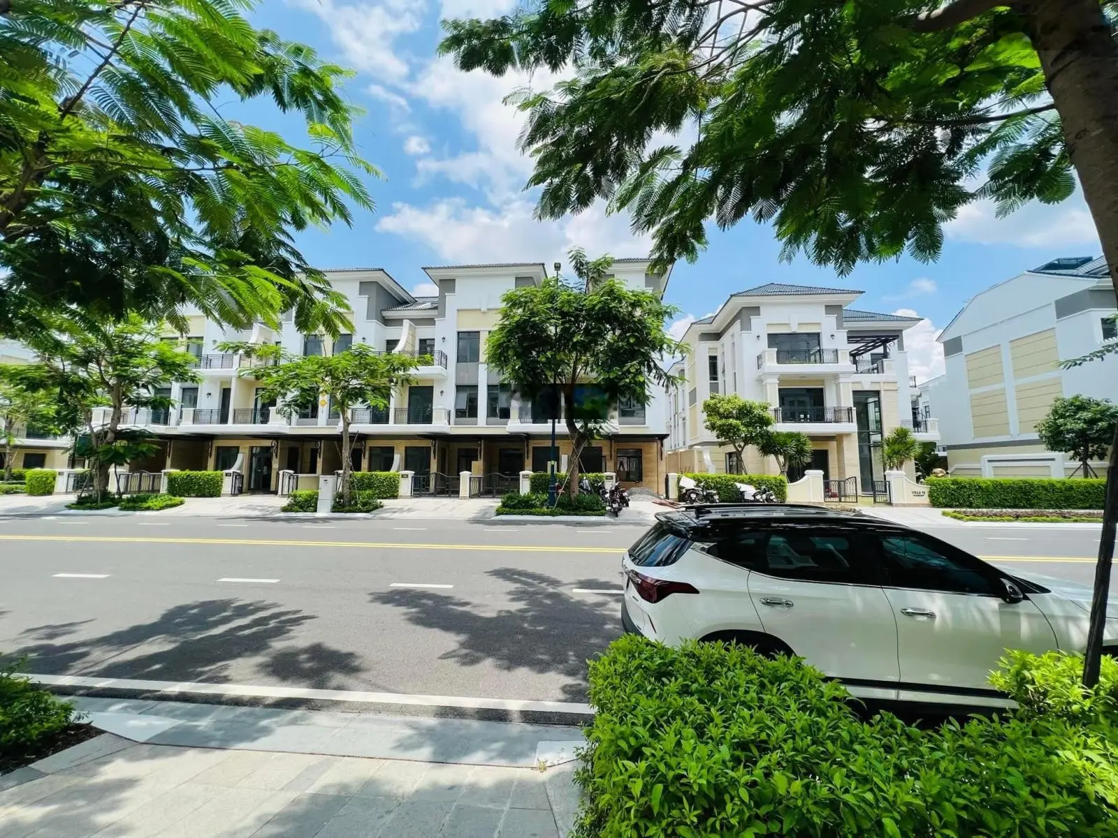 Chính chủ gửi bán Verosa Khang Điền ngang 6m. Giá rẻ nhất chỉ 12,5 tỷ