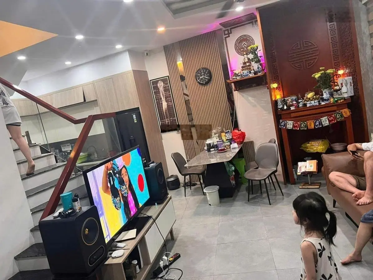 Hộ khẩu Hoàn Kiếm - nhà đẹp - ngõ nông - DT 50m2 4T MT 5m giá 8tỷ có TL