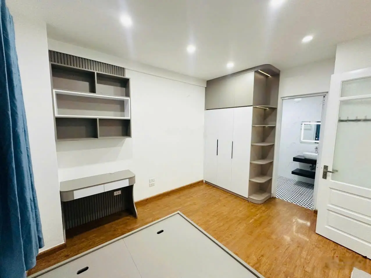 Chủ nhà gửi em bán căn hộ 76m2 Thành Phố Giao Lưu - view hồ - giá 4 tỷ - full đồ 0988 917 ***