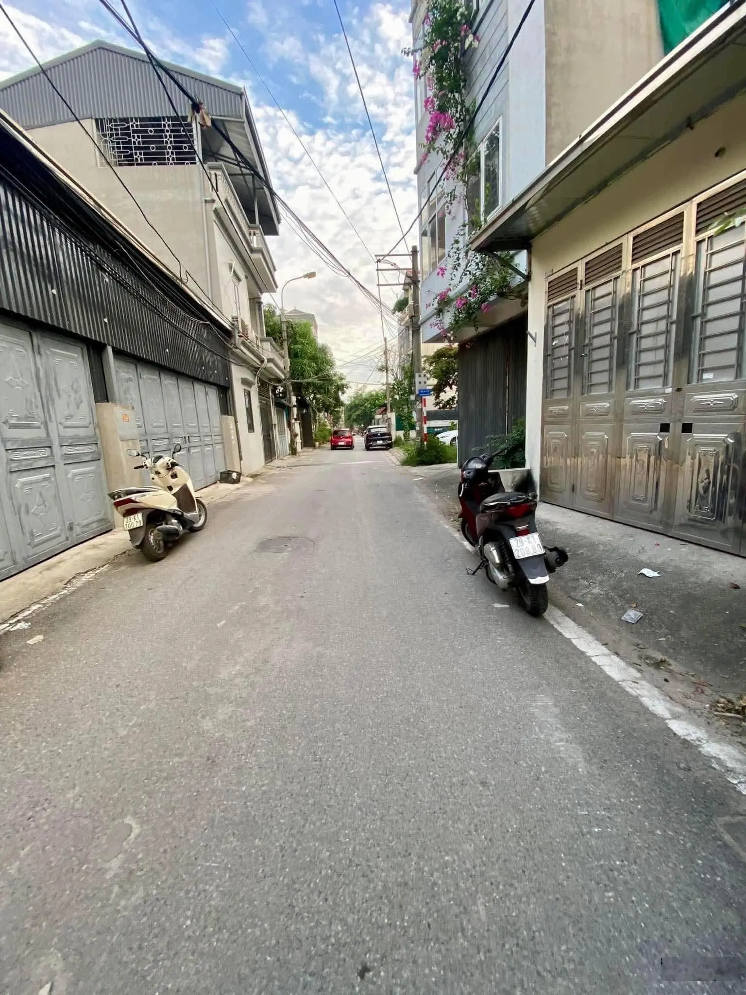 Bát Khối - Long Biên, nhà đẹp ở ngay, đường ô tô tránh, gần trung tâm, tiện ích