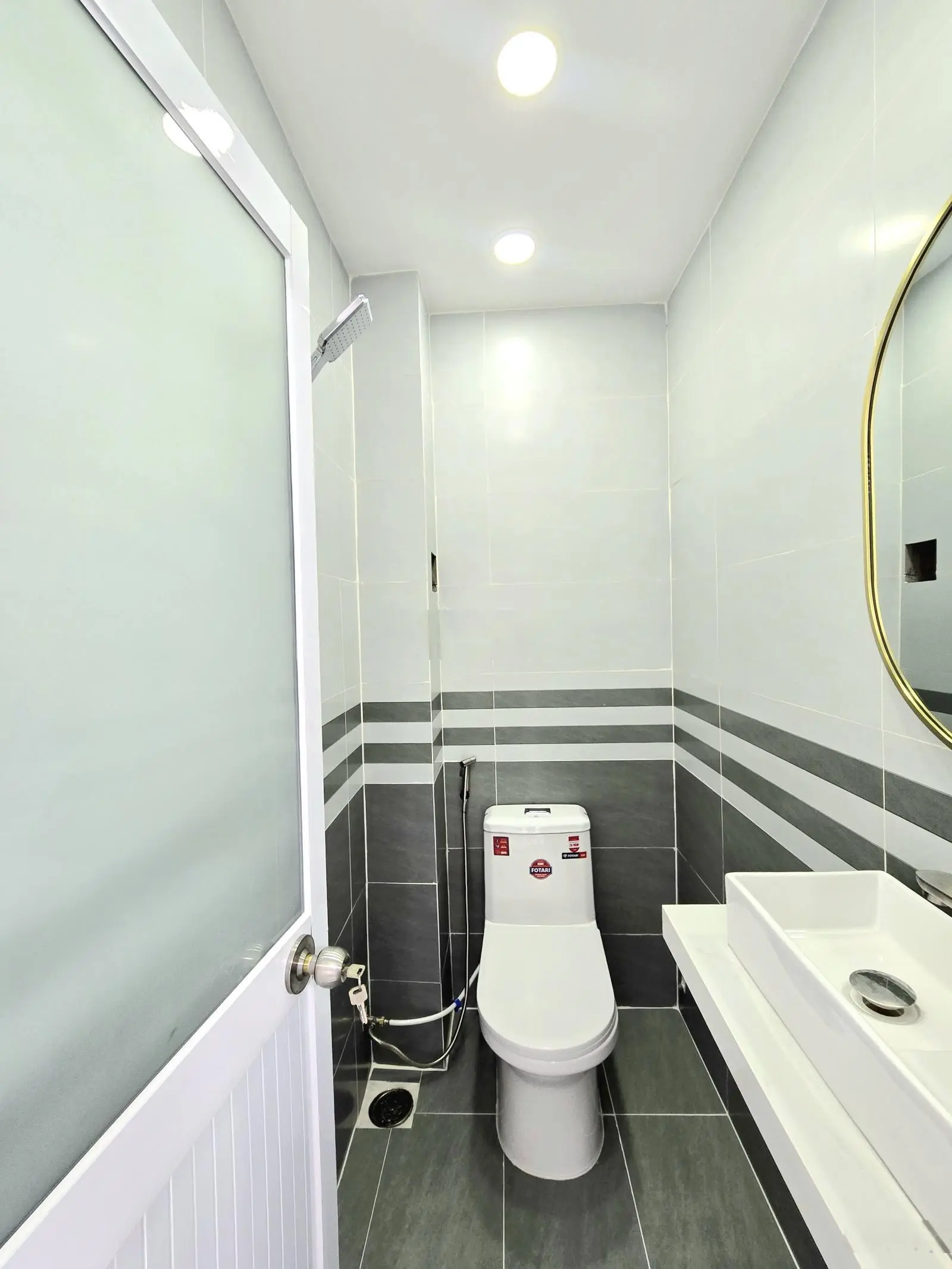 Nhà Xây Dựng Mới 100% - Còn Thơm Mùi Nước Sơn..!