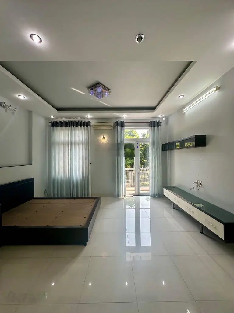 Bán nhà mặt tiền KDC Trung Sơn ngang 5m giá còn 17,5tỷ giáp quận 7, khu Him Lam ra Nguyễn Thị Thập