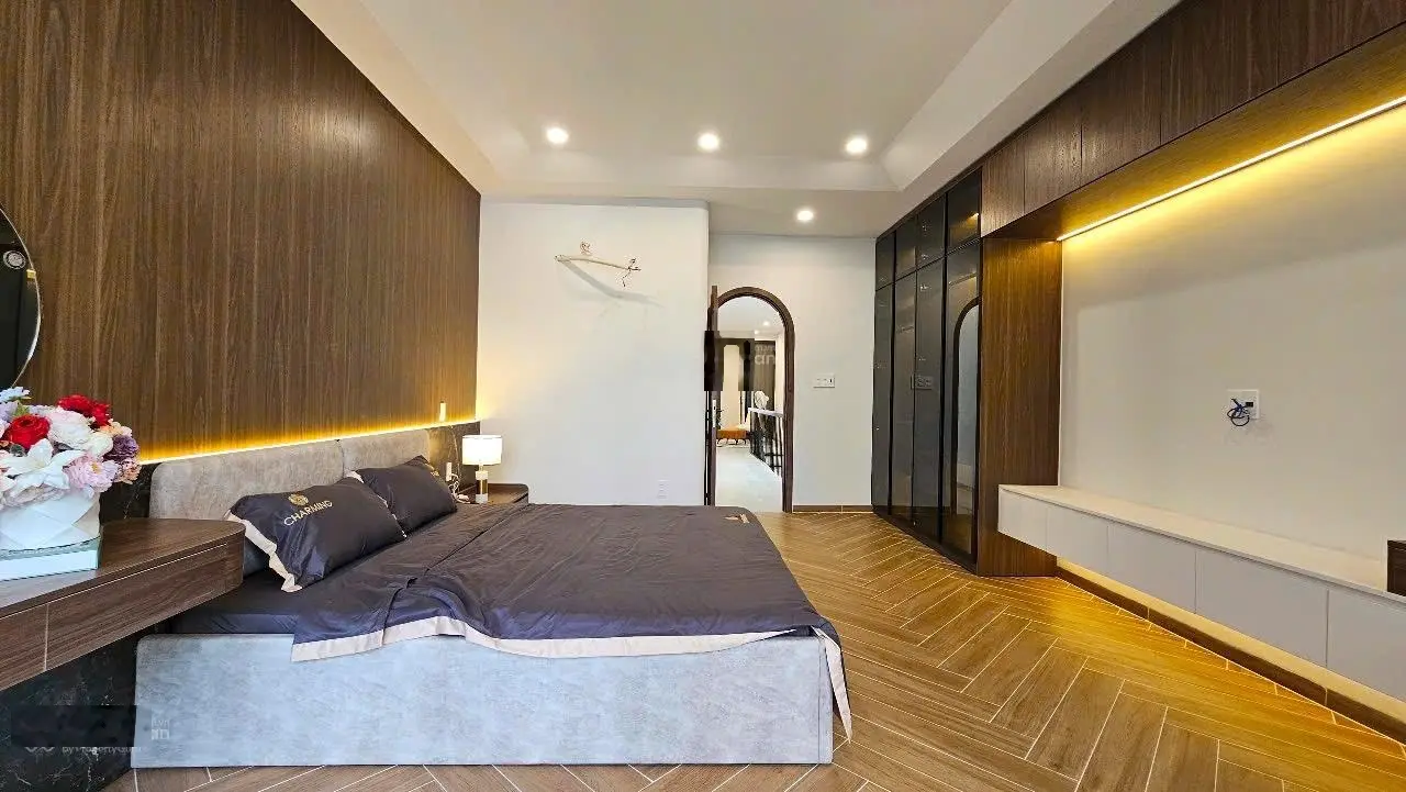 Bán nhà mới-hiện đại-sân vườn-thoáng mát-đặng nhữ lâm-nhà bè