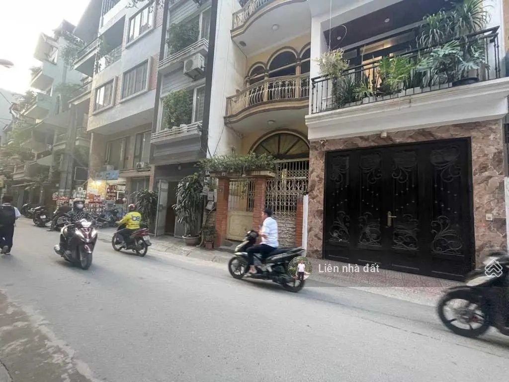 Bán mặt phố quận Cầu Giấy 60m 5tầng 19.5tỷ thang máy 2thoáng mới đẹp lung linh