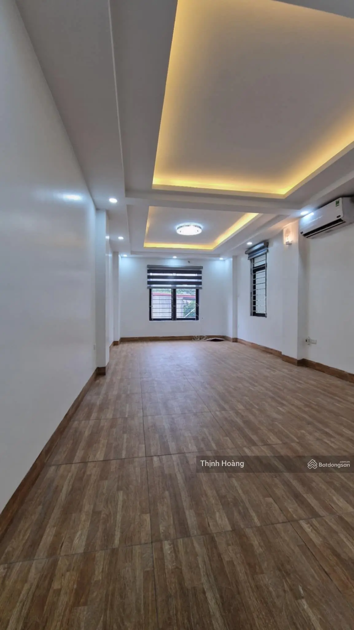 Bán nhà lô góc thạch bàn ô tô đỗ cửa ngõ thông xe tải chủ ngộp giá nào cũng chốt!