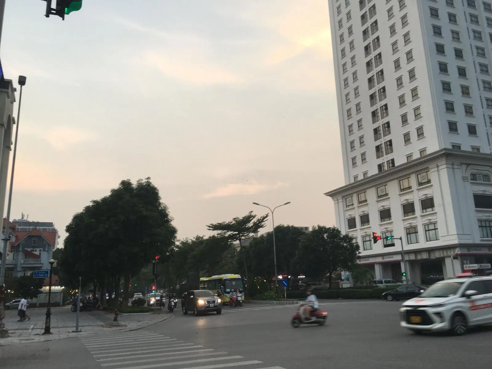 Bán nhà góc mặt phố bố làm to giá rẻ như lô đất giãn dân vùng ven TP Bắc Ninh