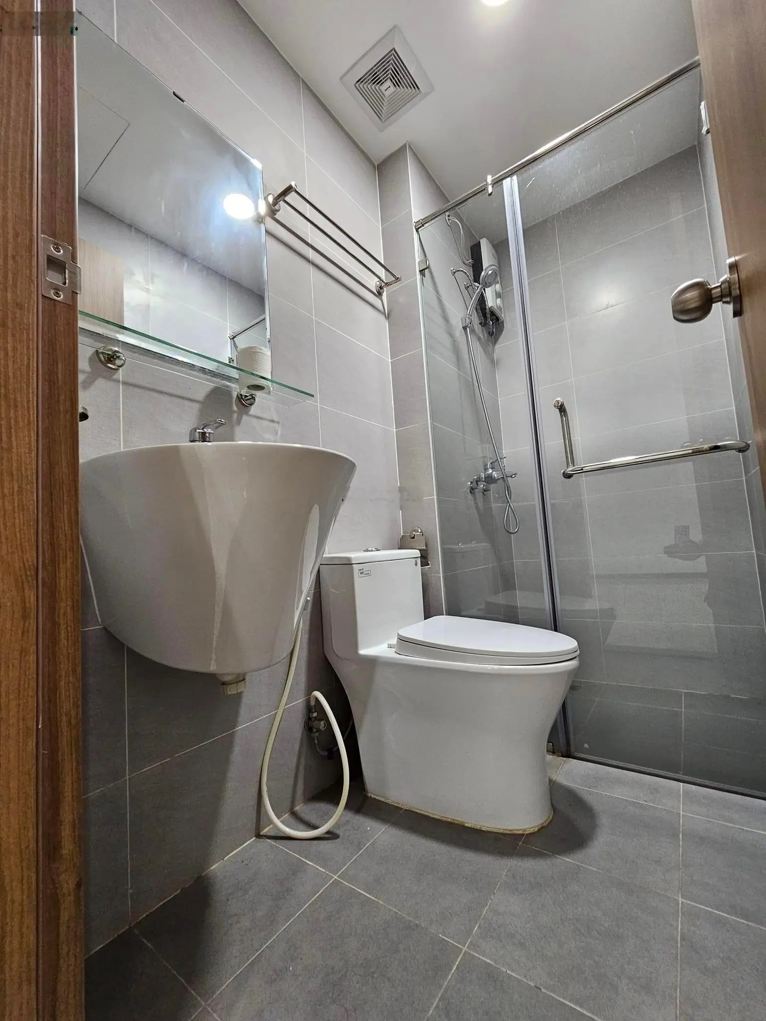 Chủ nhà cắt lỗ, bán giá sốc - 2PN2WC - Bcons Plaza - 57m2 - chỉ 1tỷ8 bao thuế phí, sổ hồng sẵn