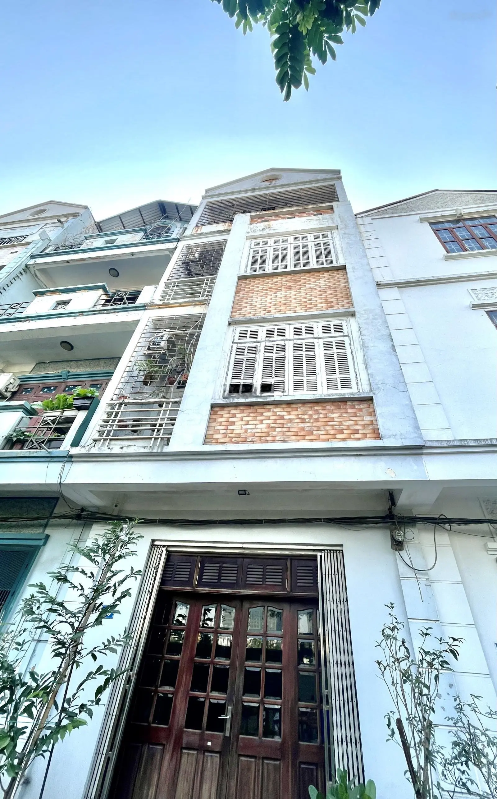 Nhà Hiếm Cần Bán Gấp Ngọc Thụy 58m2-Mt 5m-hơn 11 tỷ-DÂN XÂY-PHÂN LÔ LIỀN KỀ-VỈA HÈ-OTO TRÁNH