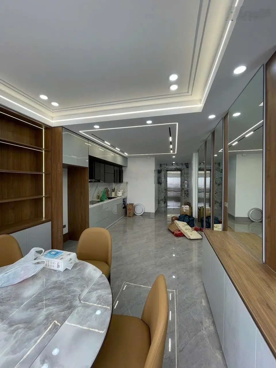 Bán nhà 6 tầng 42m lô góc, thang máy, ô tô vao nhà,o tô tránh, cạnh TĐC Giang Biên. Nhỉnh 7 tỷ