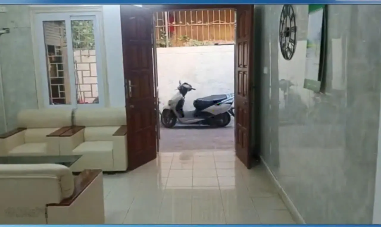 Chính chủ bán căn hộ tập thể tầng 1 tại phố Quỳnh Mai 68m2, giá 3,3tỷ