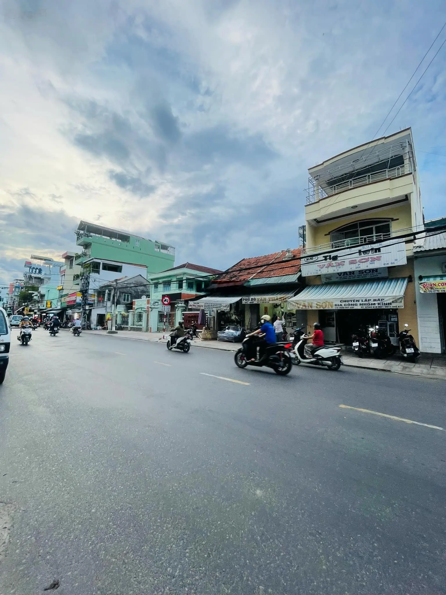 Bán nhà mặt tiền đường Trần Quý Cáp, Phương Sài, Nha Trang 90m2 chỉ hơn 10 tỷ