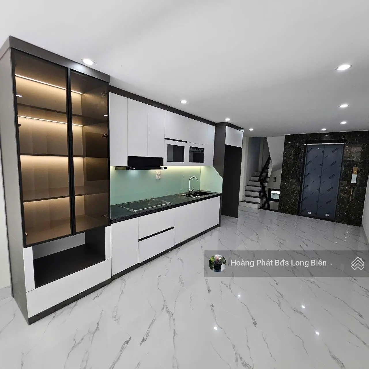 Bán nhà Vũ Xuân Thiều - Sài Đồng - ngõ thông - full nội thất. 45m2 x 6T. LH 0965858116