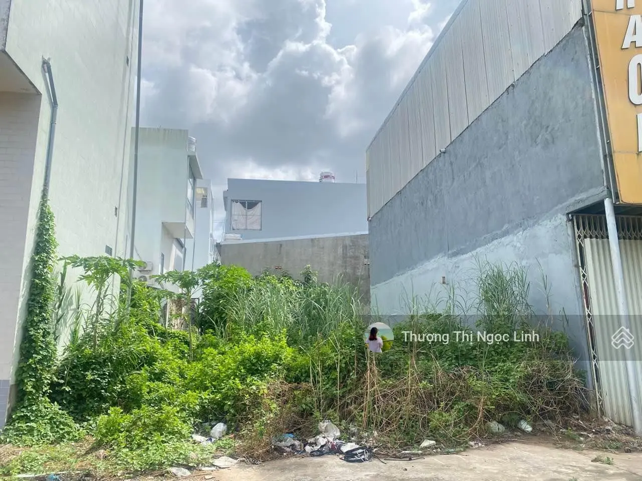 Bán gấp lô đất MT đường Nguyễn Viết Xuân, gần công viên phường 5, Bạc Liêu. DT 120m2/550tr. SHR