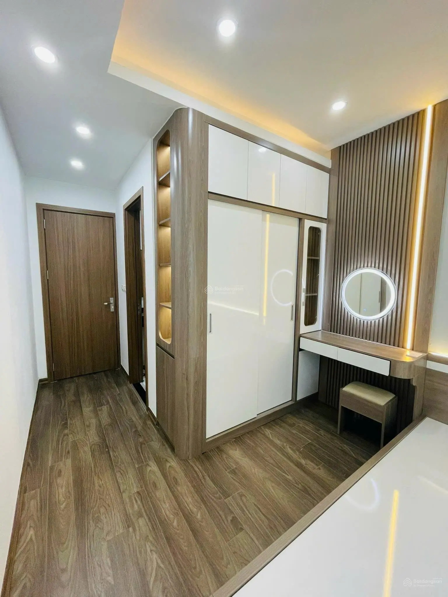 Bán căn 67m2, 2 ngủ& 2VS, HH1 Linh Đàm Hoàng Mai. LH: 0966 455 ***