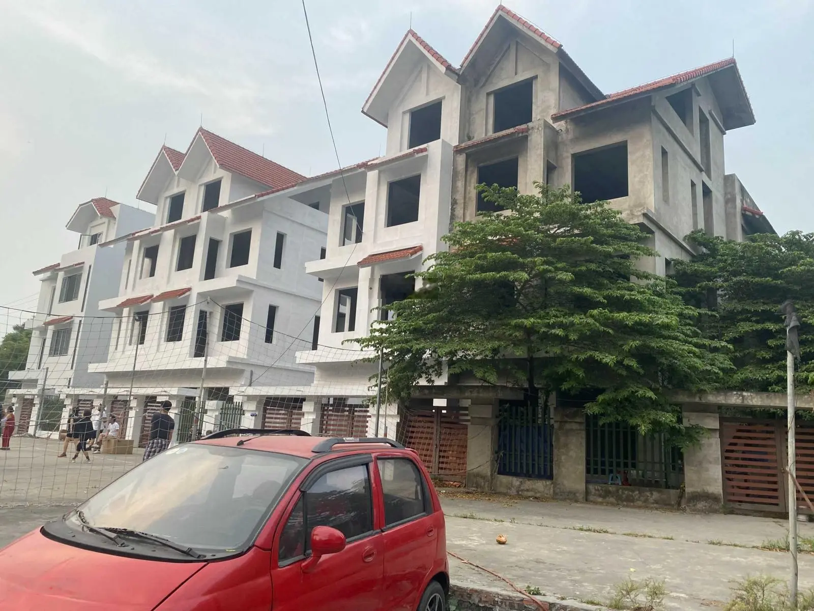 Chính chủ bán biệt thự 202m2 Bảo Tàng Hậu Cần, 23tỷ5 sổ đỏ cầm tay, vỉa hè 20m - kinh doanh sầm uất