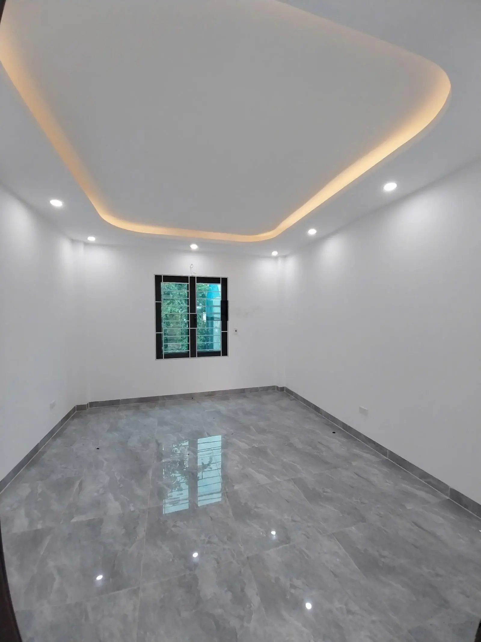 Nhà đẹp 3T*40m2 có thể cho thuêcó sân riêng ôtô lùi tận cửa Sát đại học TDTT cách TT Hà Đông 3,5km
