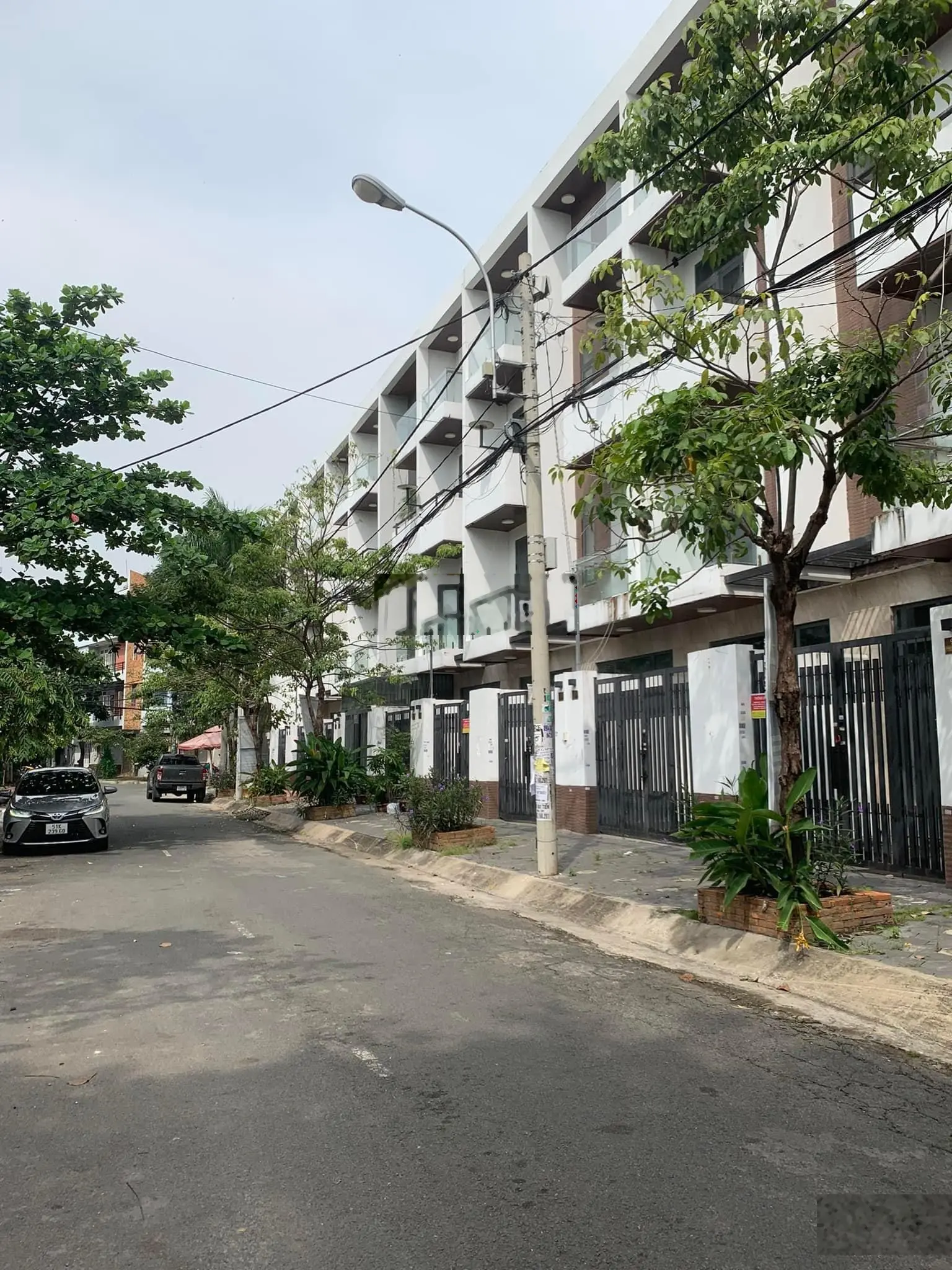 Nhà mặt tiền khu tên lửa - bình tân, đt 4x20, đường 12m, 4pn, 2 lầu, sân thượng