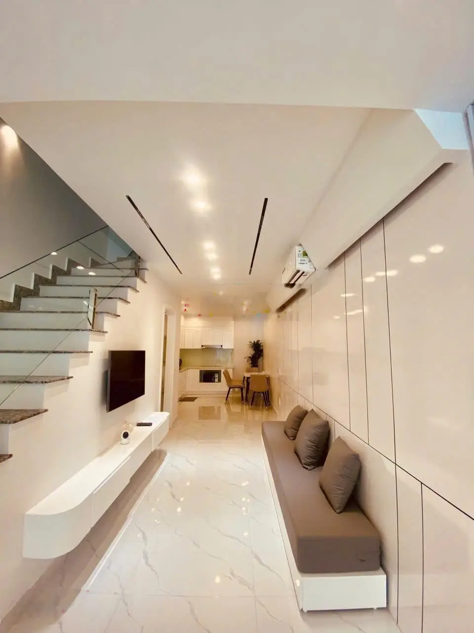 Nhà Đẹp 4 tầng mặt đường Trại Lẻ- Đang có sẵn dòng tiền cho thuê kinh doanh 15tr/tháng