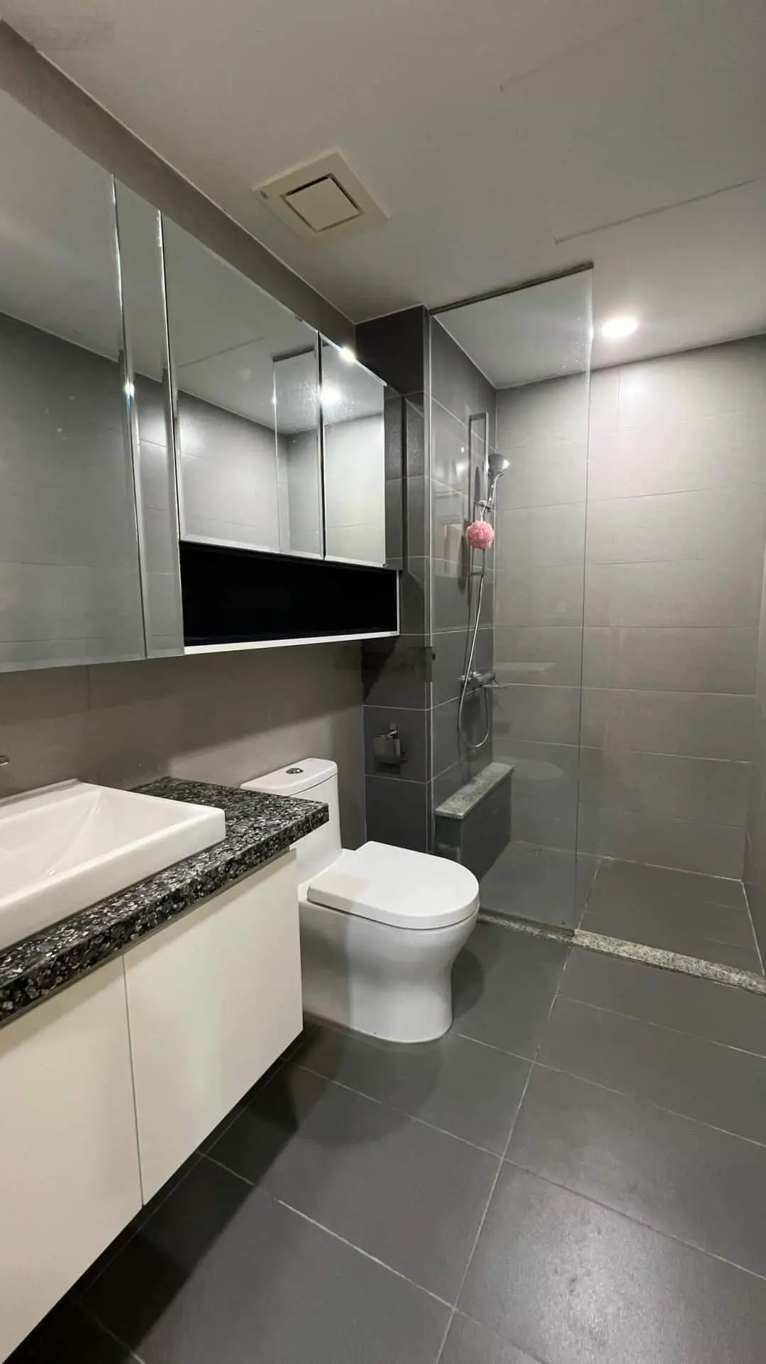 Bán gấp căn góc 1PN Emerald view nội khu, tặng lại nội thất đầy đủ, hướng phong thủy