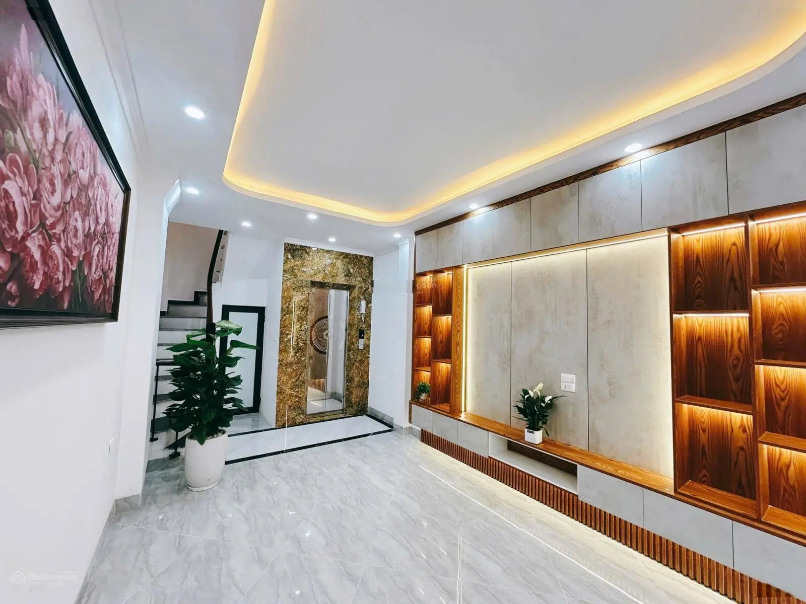 8,35 tỷ - 31m2 - 6 tầng thang máy - ngõ to đùng - full nội thất - 15m ô tô - Định Công - Hoàng Mai