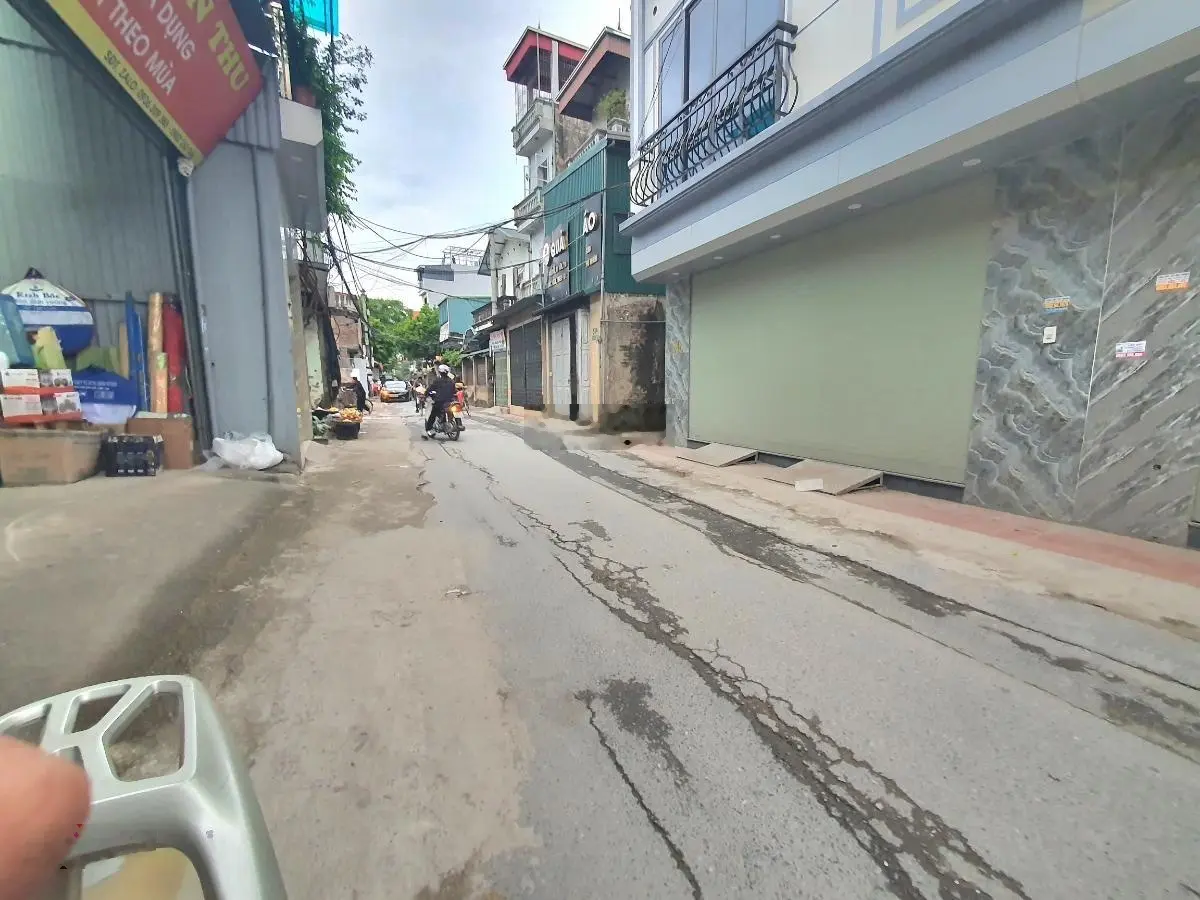 . mặt phố, ô tô tránh dừng đỗ ngày đêm - kinh doanh đỉnh - nhà mới đẹp - mặt tiền khủng . sổ đỏ