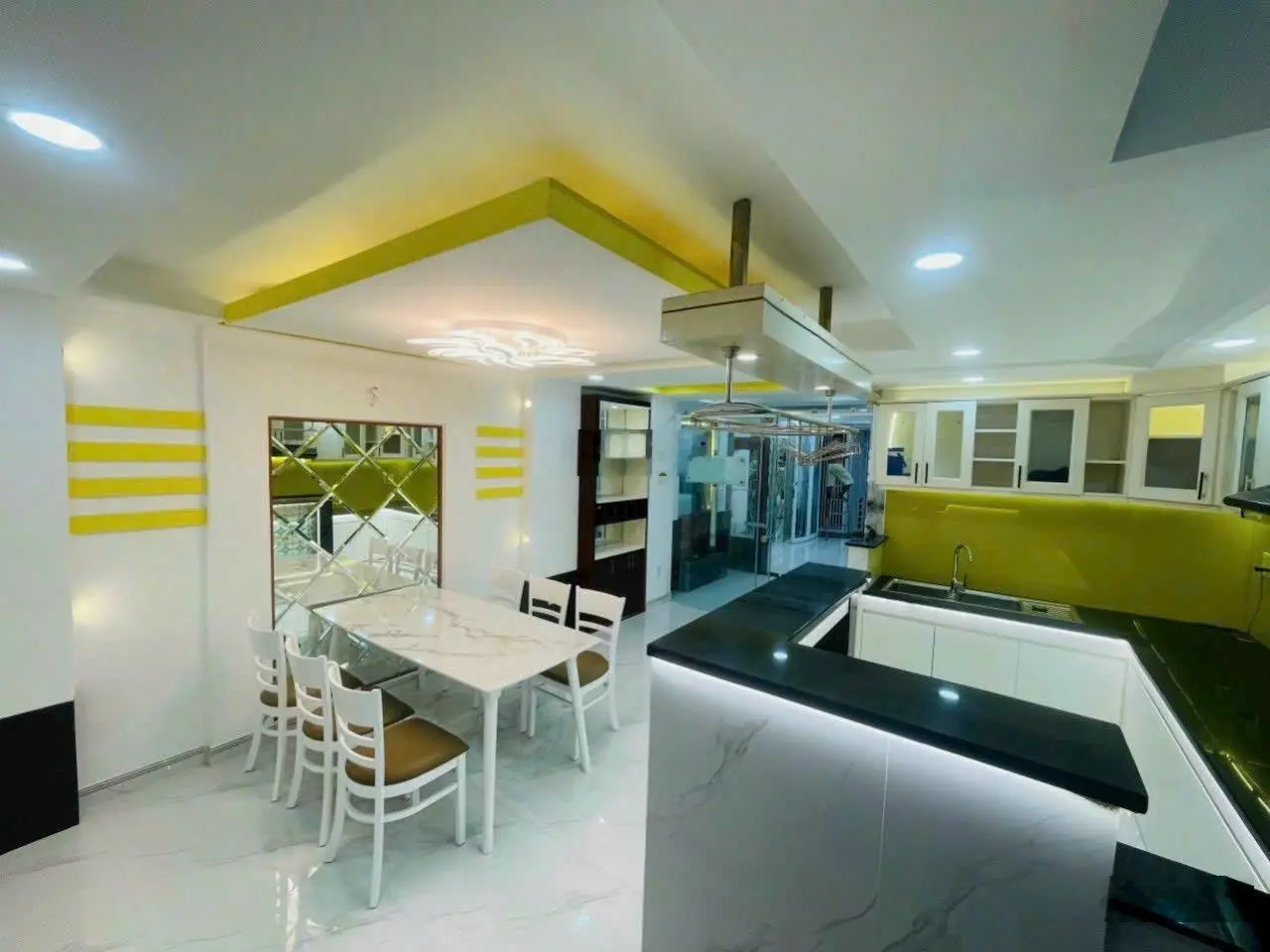 Nhà 5tầng, 40m2, xe tải vào nhà, đường Nguyễn Thiện Thuật,Q3, nhỉnh 9tỷ, liên hệ chính chủ
